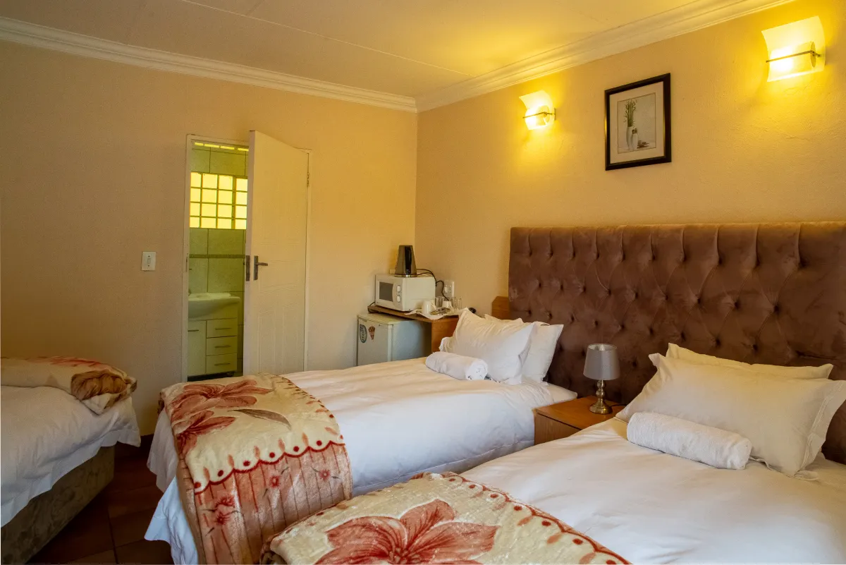 Room 3 — King-size Bed or 3 Single Beds at Eikenhof Country Guesthouse